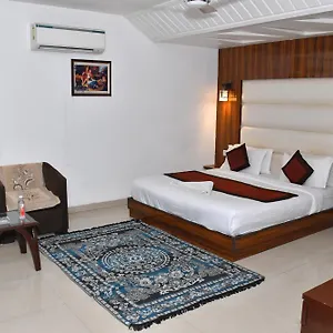 Hotel The Impress Near Delhi Airport
